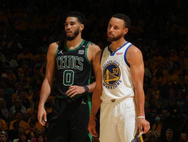 PP电子官方-勇士已被绿军拉开差距？美记：他们需通过交易补强